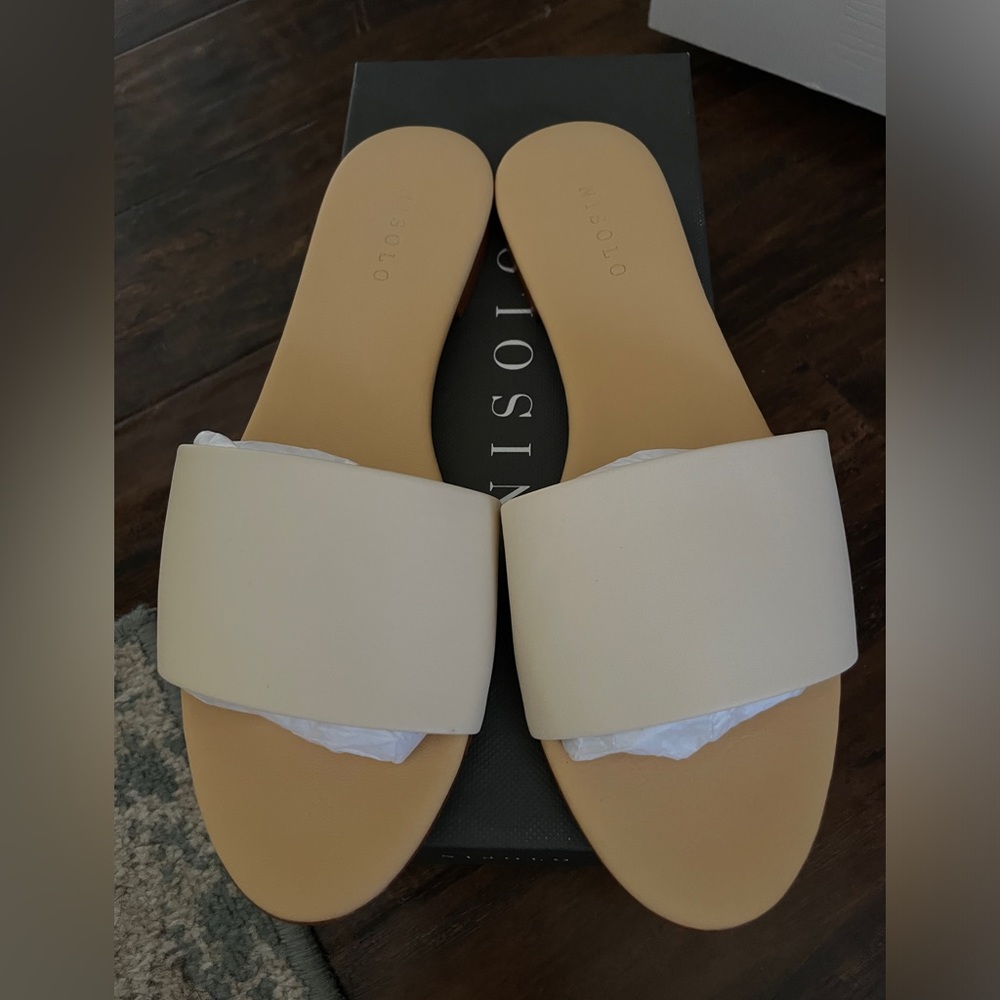 Nisolo, Isla Slide, Size 8.5, Color is “Bone”